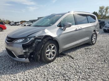  Salvage Chrysler Pacifica