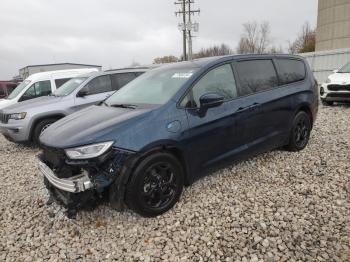  Salvage Chrysler Pacifica