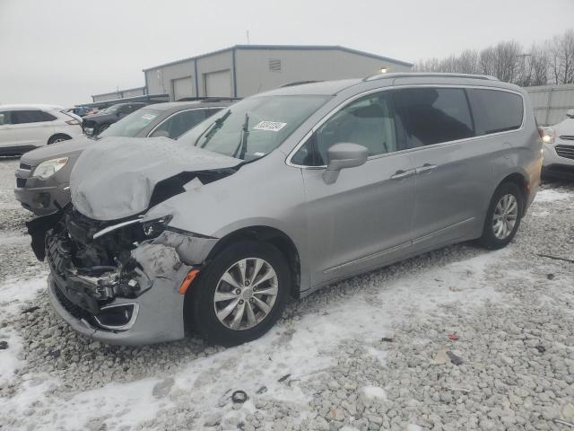  Salvage Chrysler Pacifica