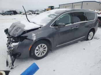  Salvage Chrysler Pacifica