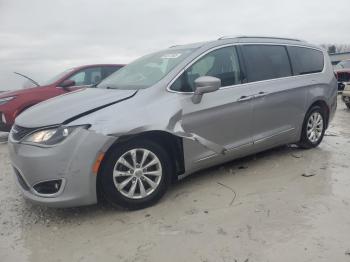  Salvage Chrysler Pacifica