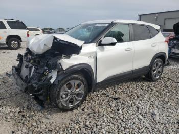  Salvage Kia Seltos