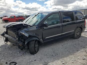 Salvage Chrysler Minivan