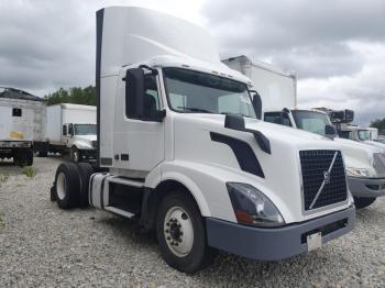  Salvage Volvo Vnl