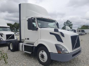  Salvage Volvo Vnl