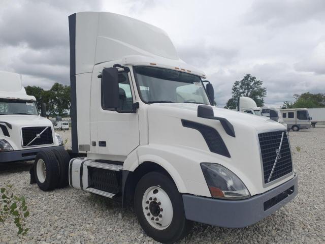 Salvage Volvo Vnl