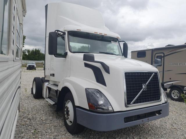  Salvage Volvo Vnl