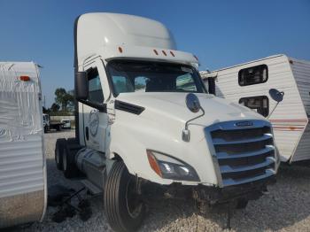  Salvage Freightliner Cascadia 1