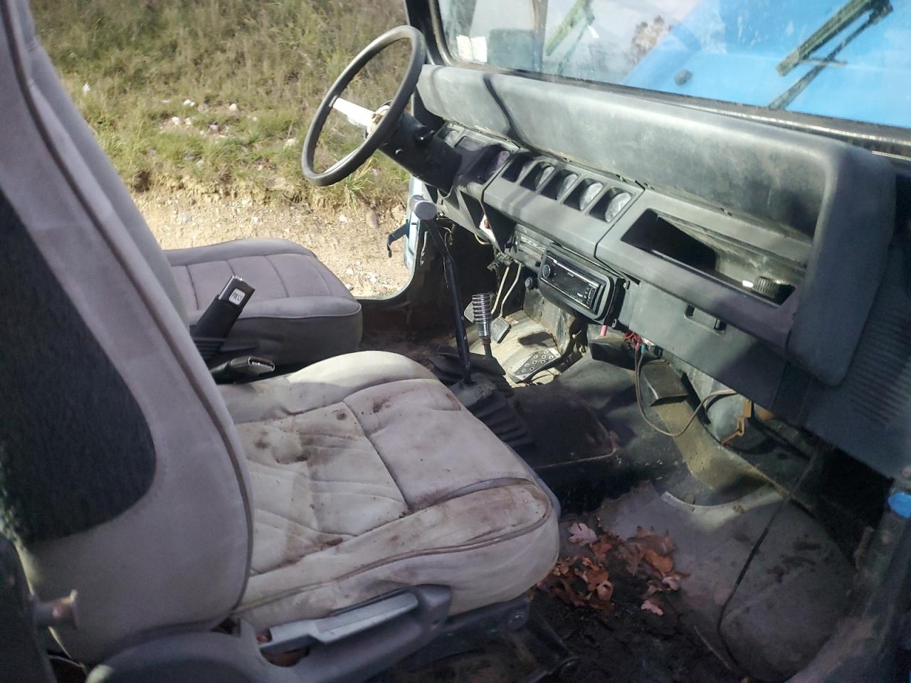 Jeep Wrangler S Image 13