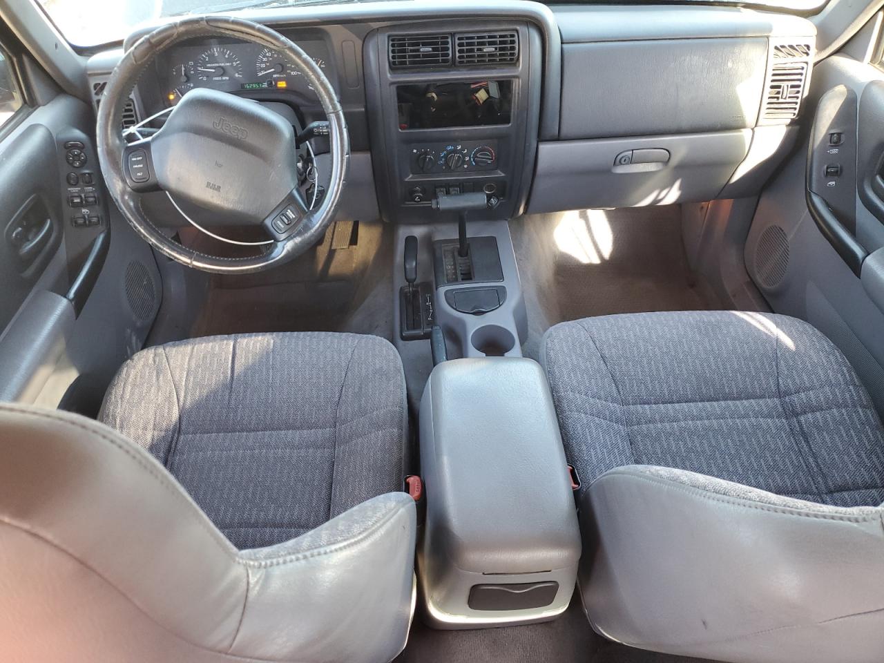 Jeep Grand Cherokee Sport Image 5