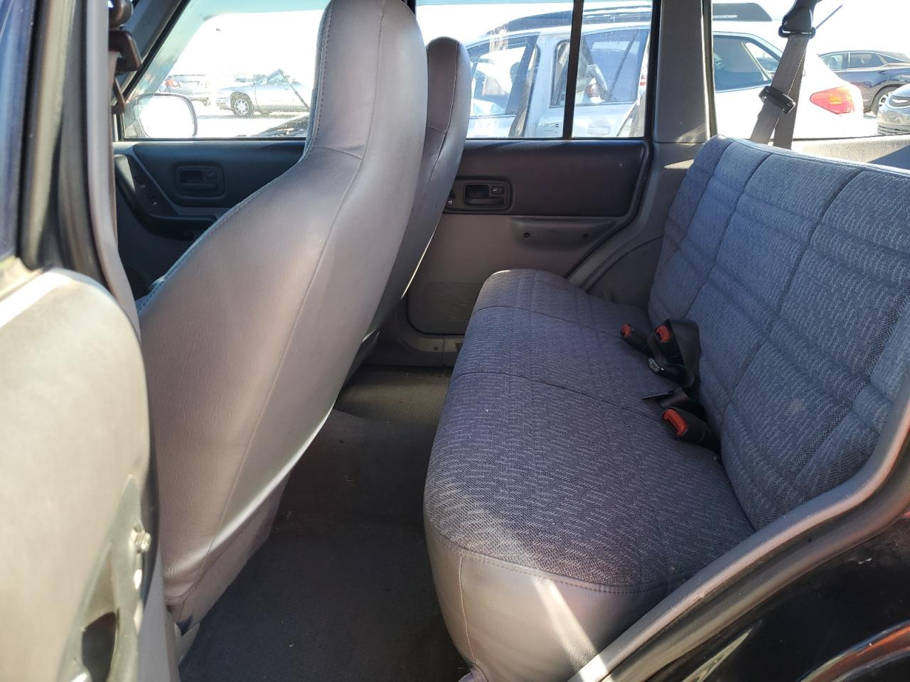 Jeep Grand Cherokee Sport Image 10