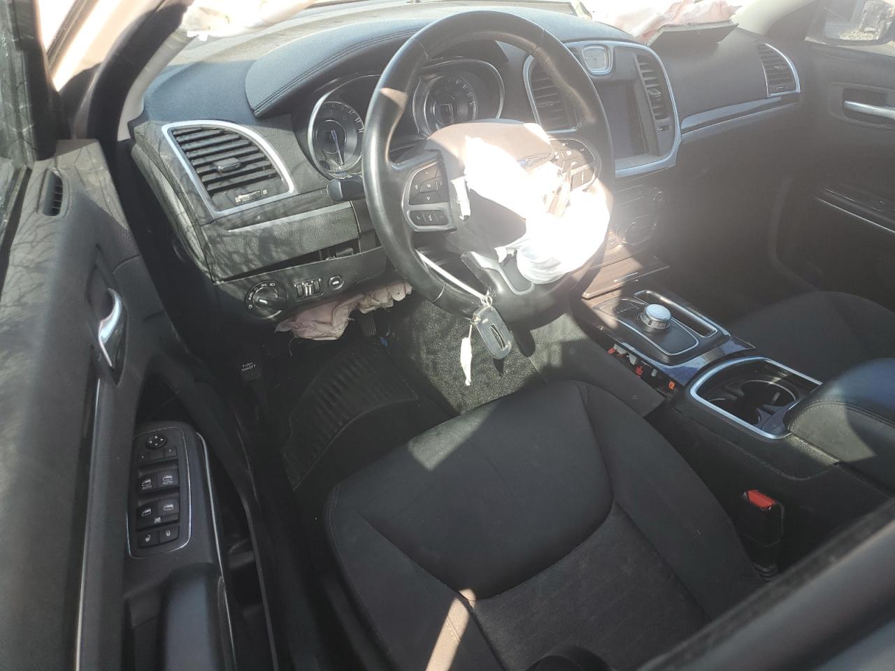 Chrysler 300 Touring Image 2