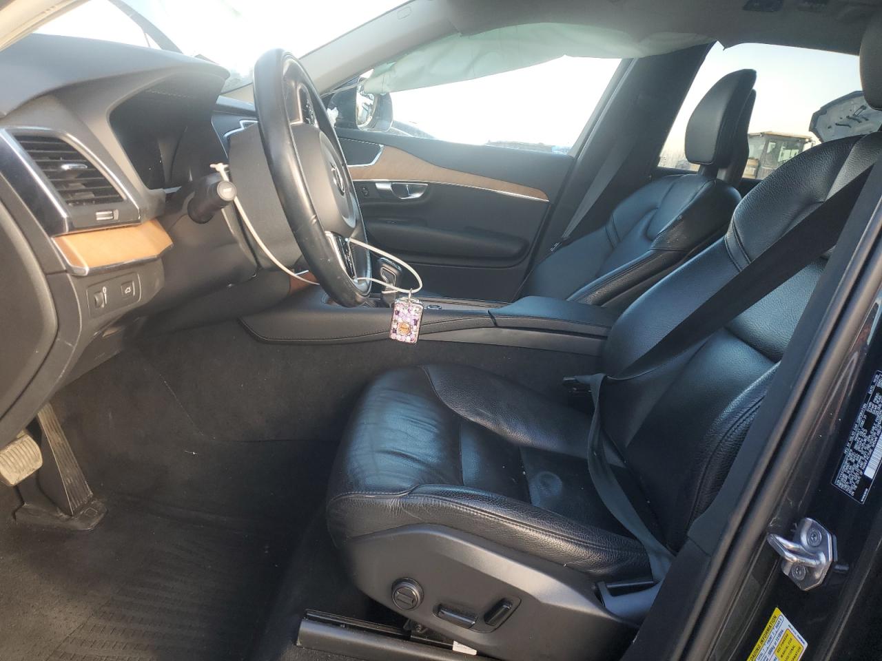 Volvo XC90 T6 Momentum Image 11