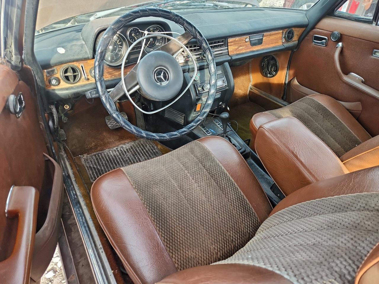 Mercedes-Benz 280-Class Image 12