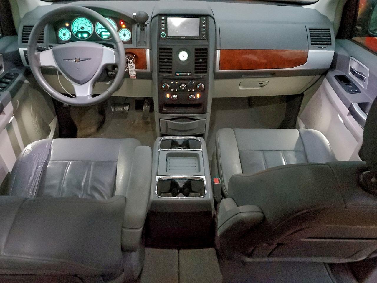 Chrysler Minivan Touring Image 7