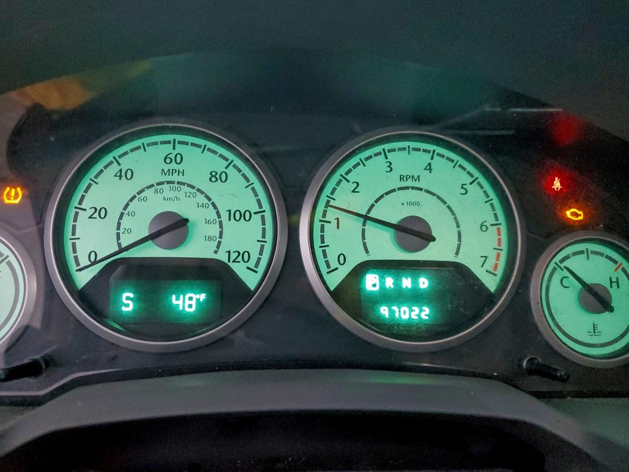 Chrysler Minivan Touring Image 11