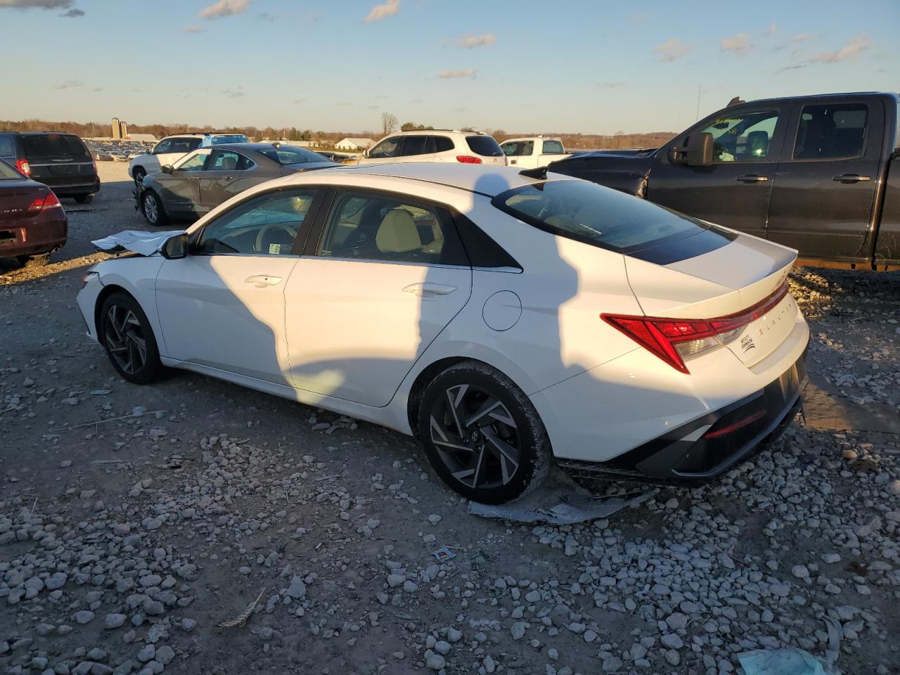 Hyundai ELANTRA Sel Image 12