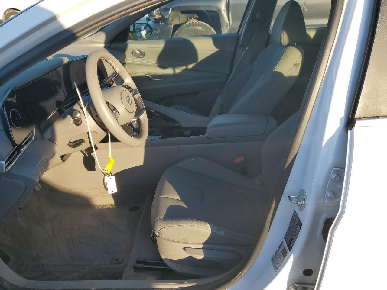 Hyundai ELANTRA Sel Image 5