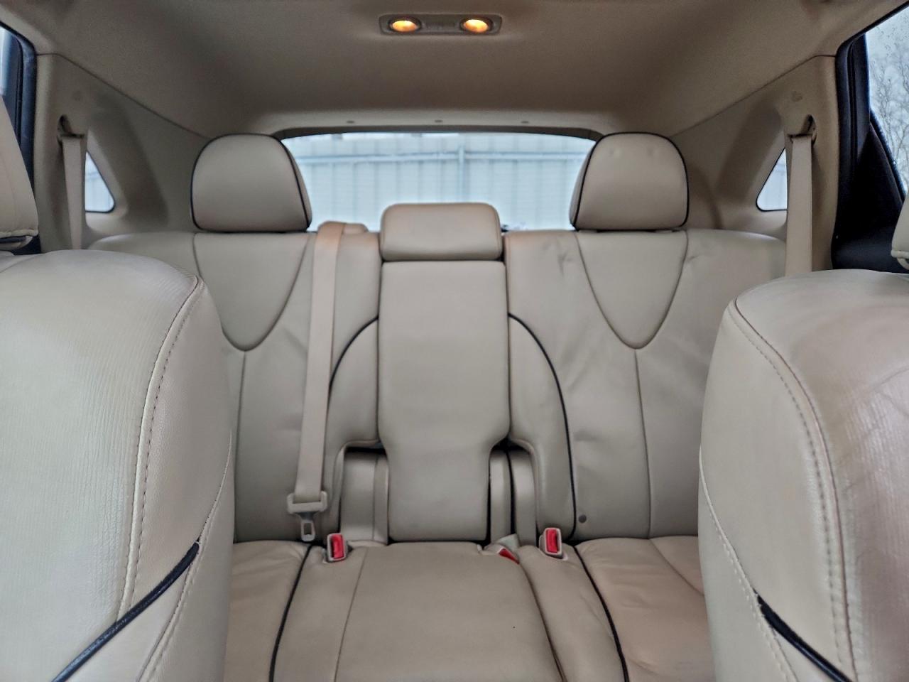 Toyota Venza Image 8