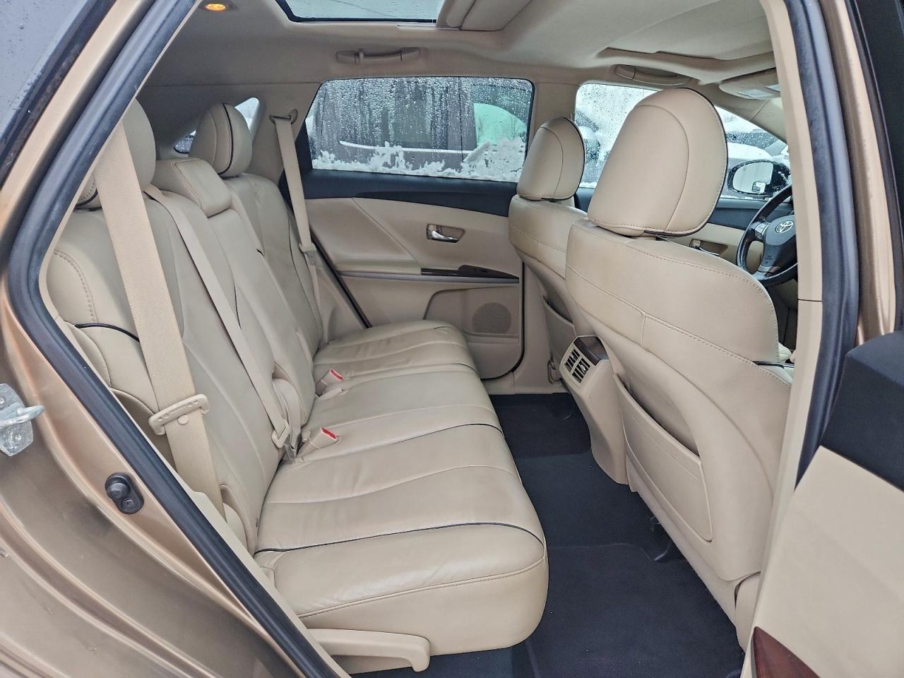 Toyota Venza Image 11