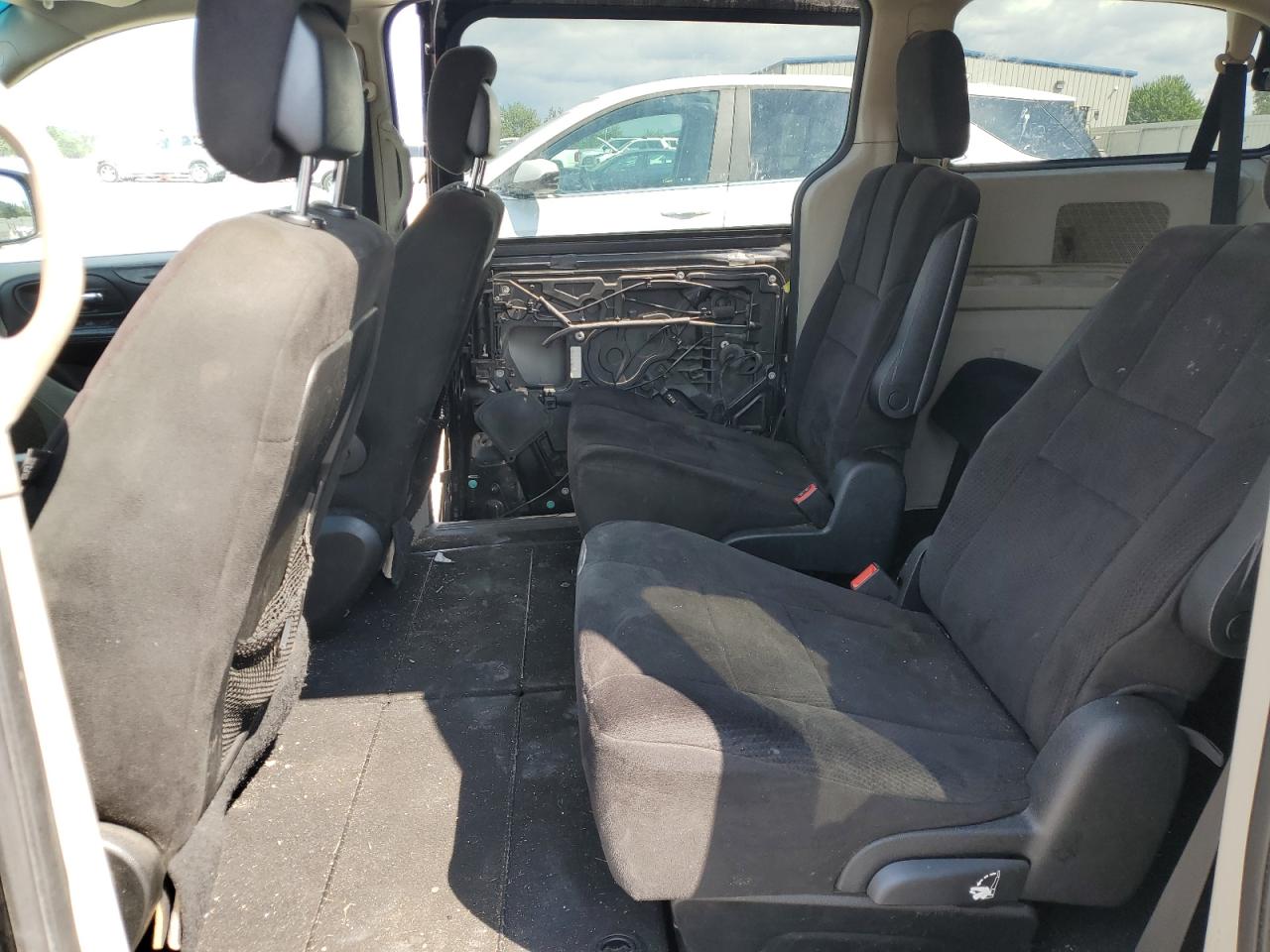 Dodge Caravan Express Image 12