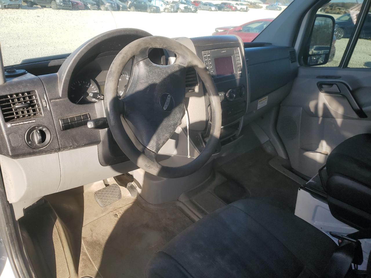 Freightliner Sprinter 2500 Image 2