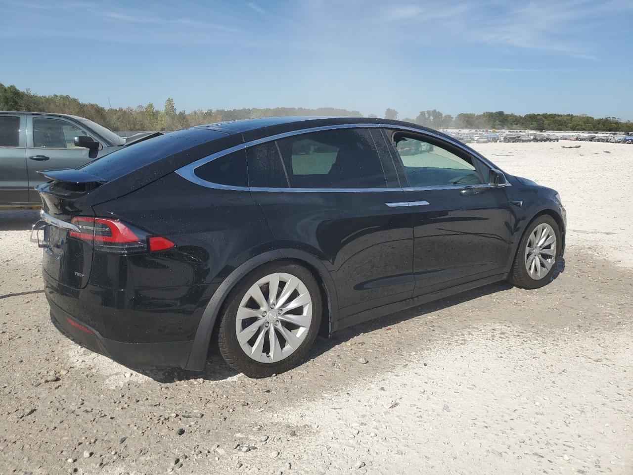 Tesla Model X Image 5