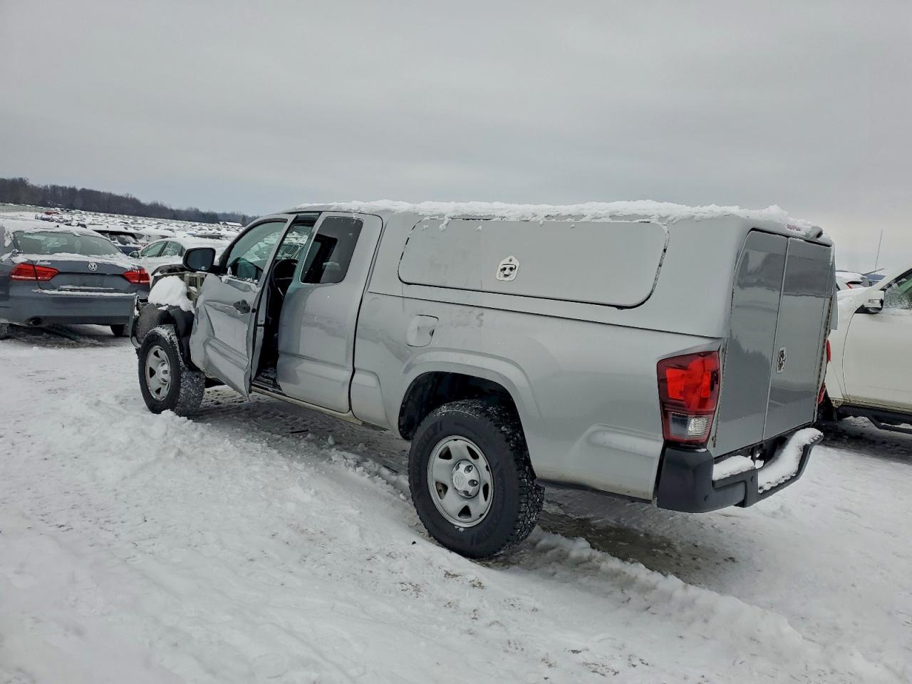 Toyota Tacoma Access Cab Image 3