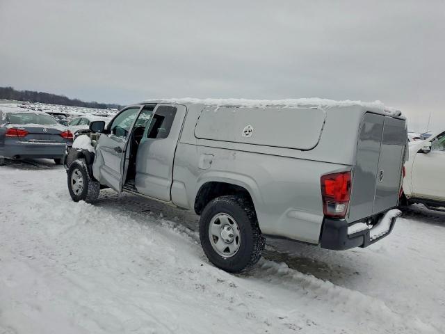 Toyota Tacoma Access Cab Image 3