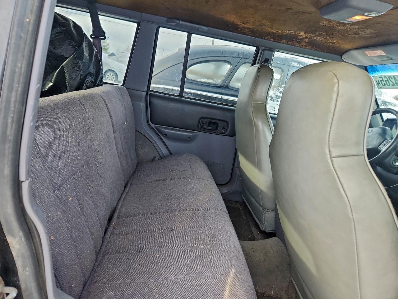 Jeep Grand Cherokee Sport Image 6