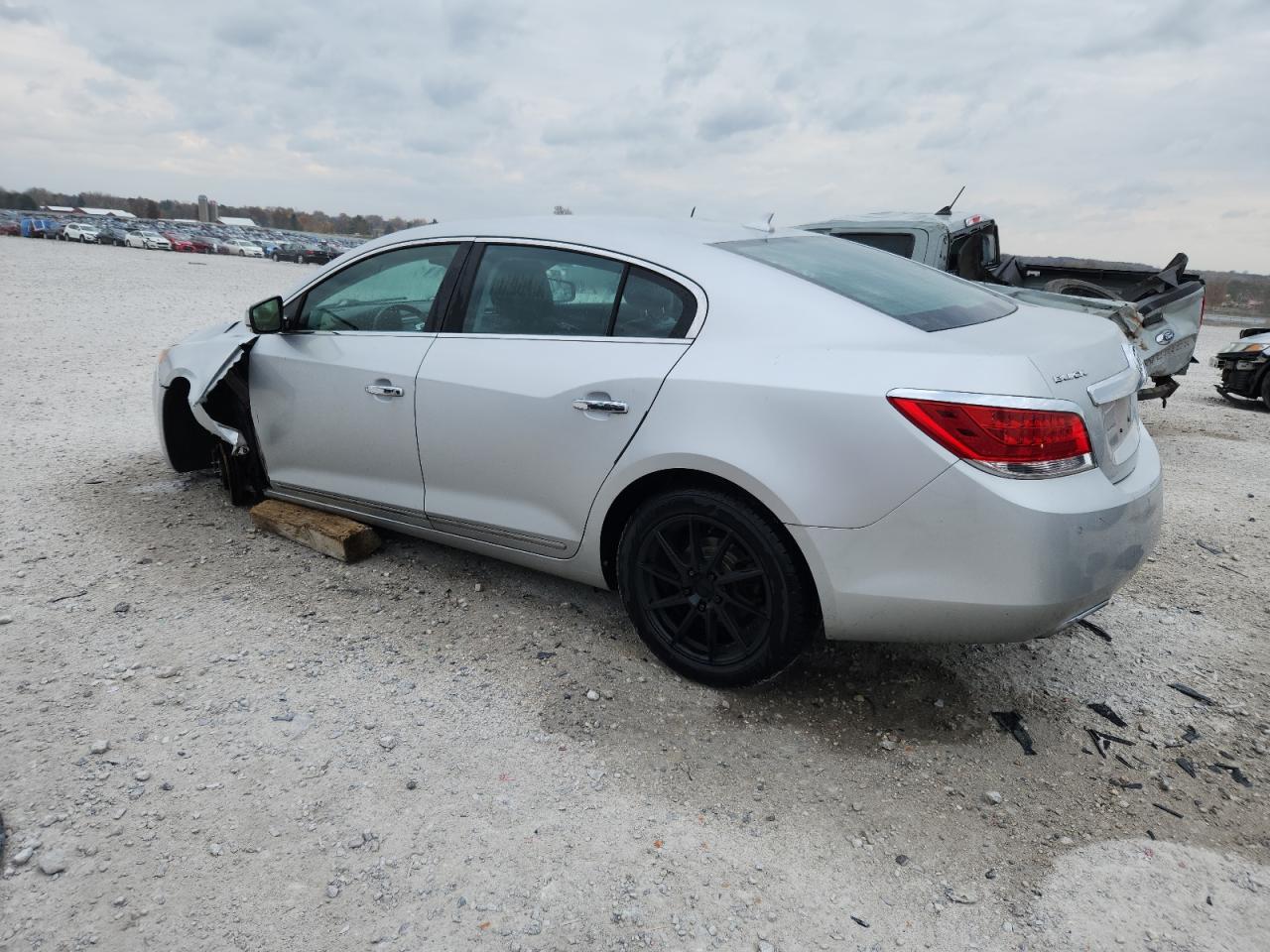 Buick LaCrosse Premium Image 2