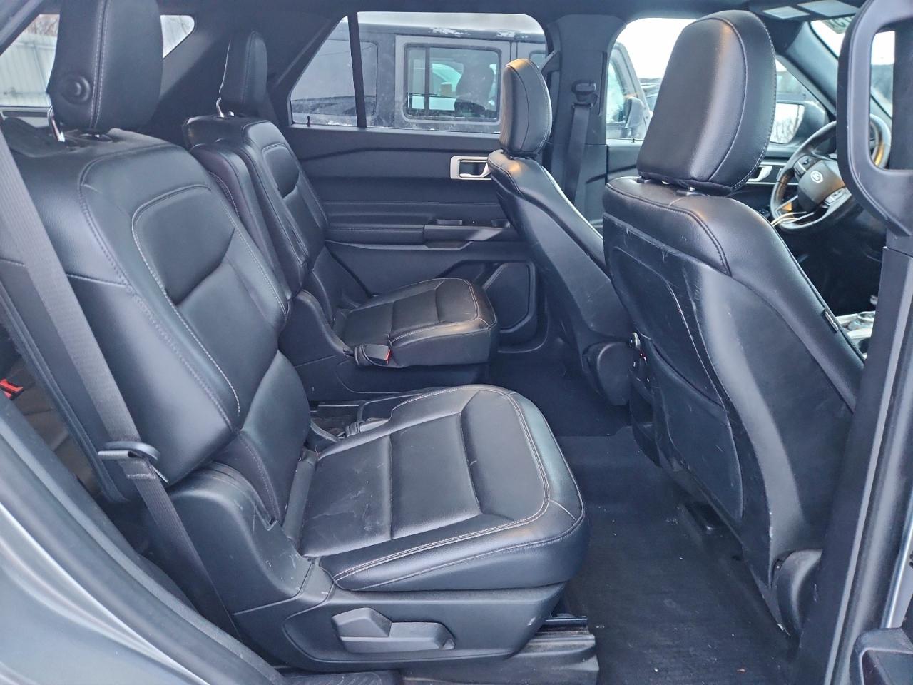 Ford Explorer Xlt Image 11