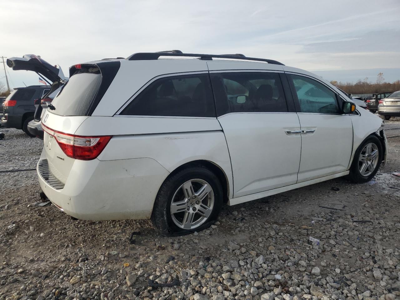 Honda Odyssey Touring Image 2