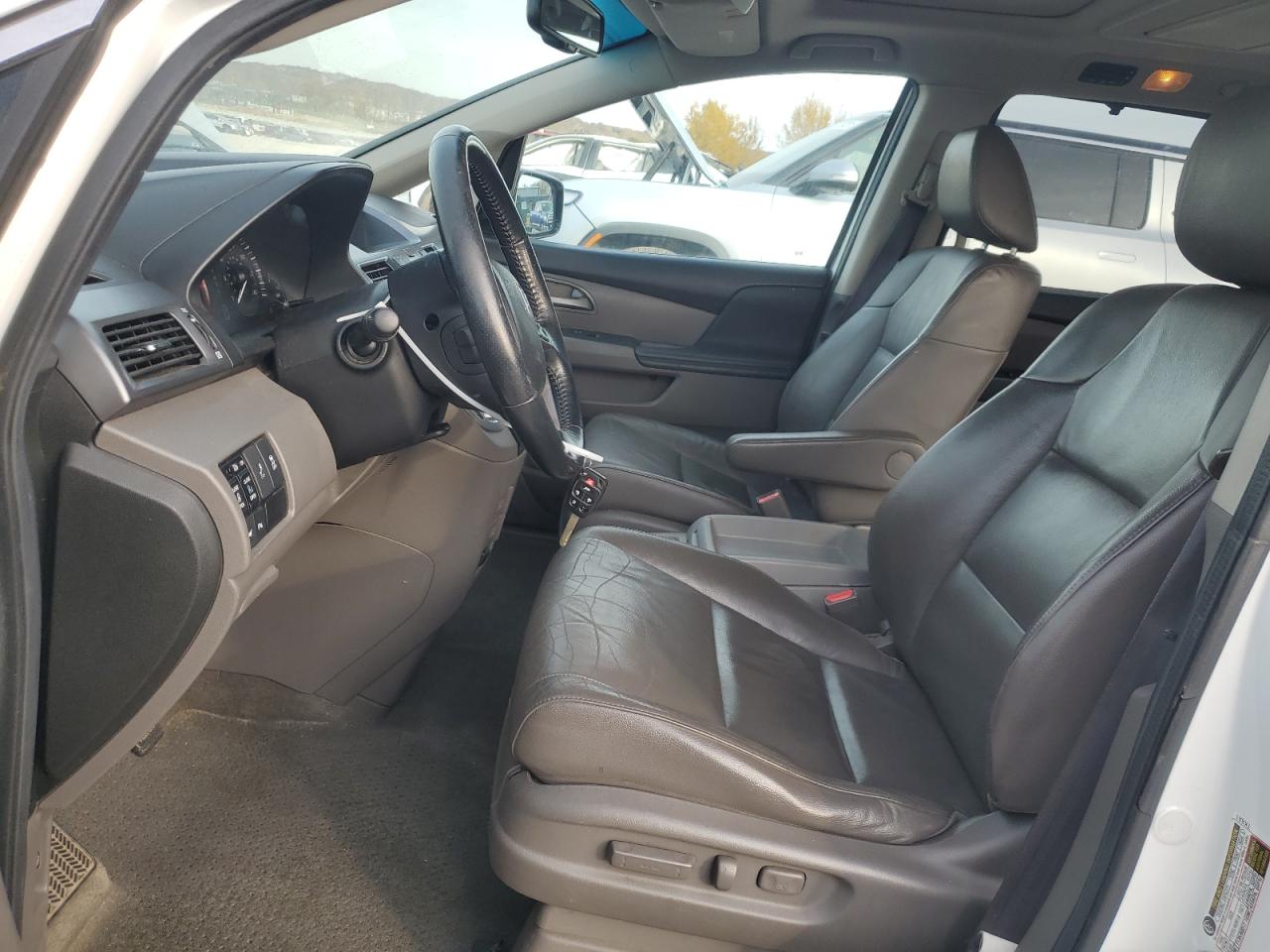 Honda Odyssey Touring Image 3