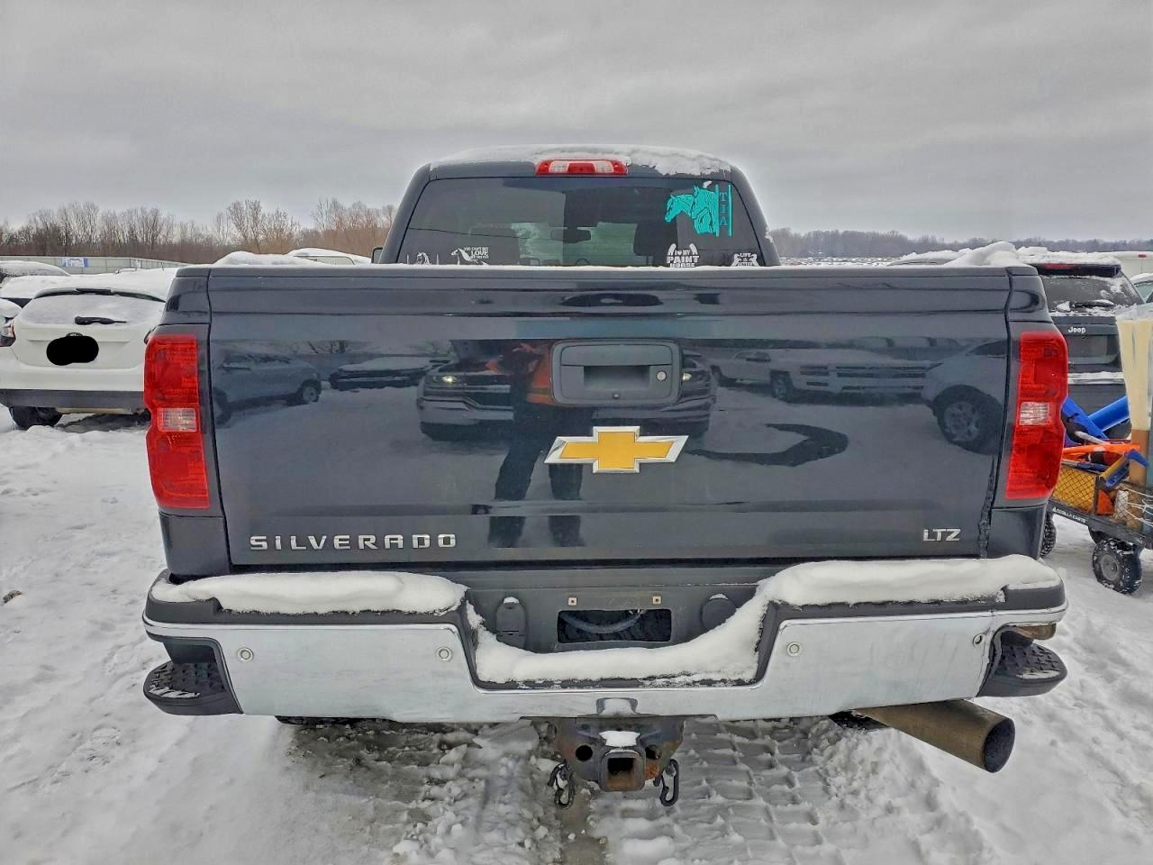 Chevrolet Silverado K2500 Heavy Duty Ltz Image 11