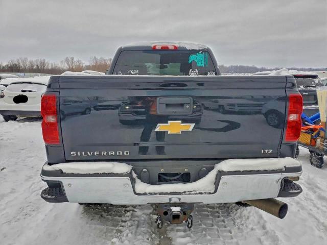 Chevrolet Silverado K2500 Heavy Duty Ltz Image 11