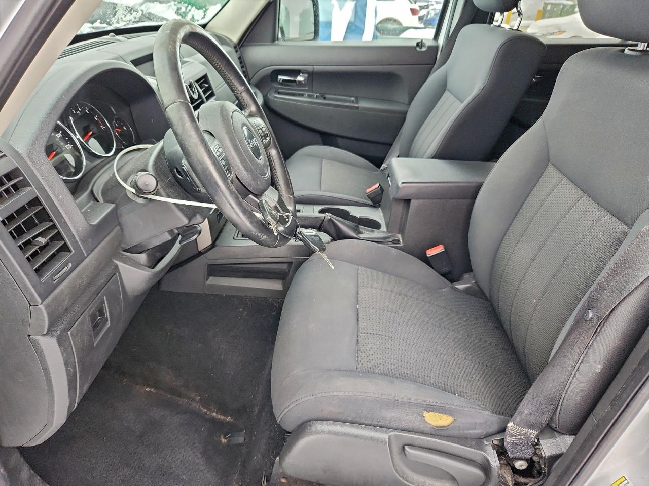 Jeep Liberty Sport Image 3