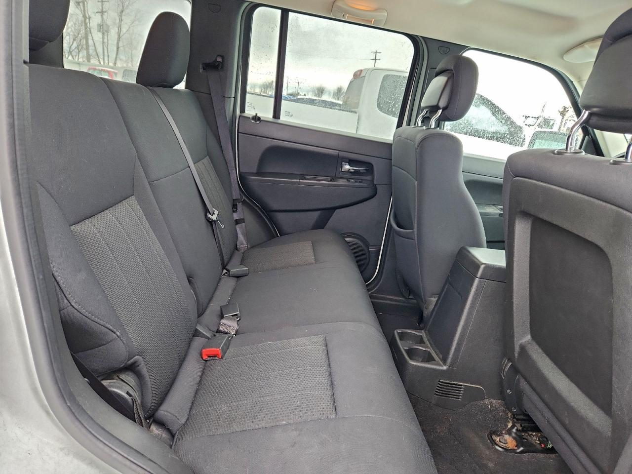 Jeep Liberty Sport Image 10