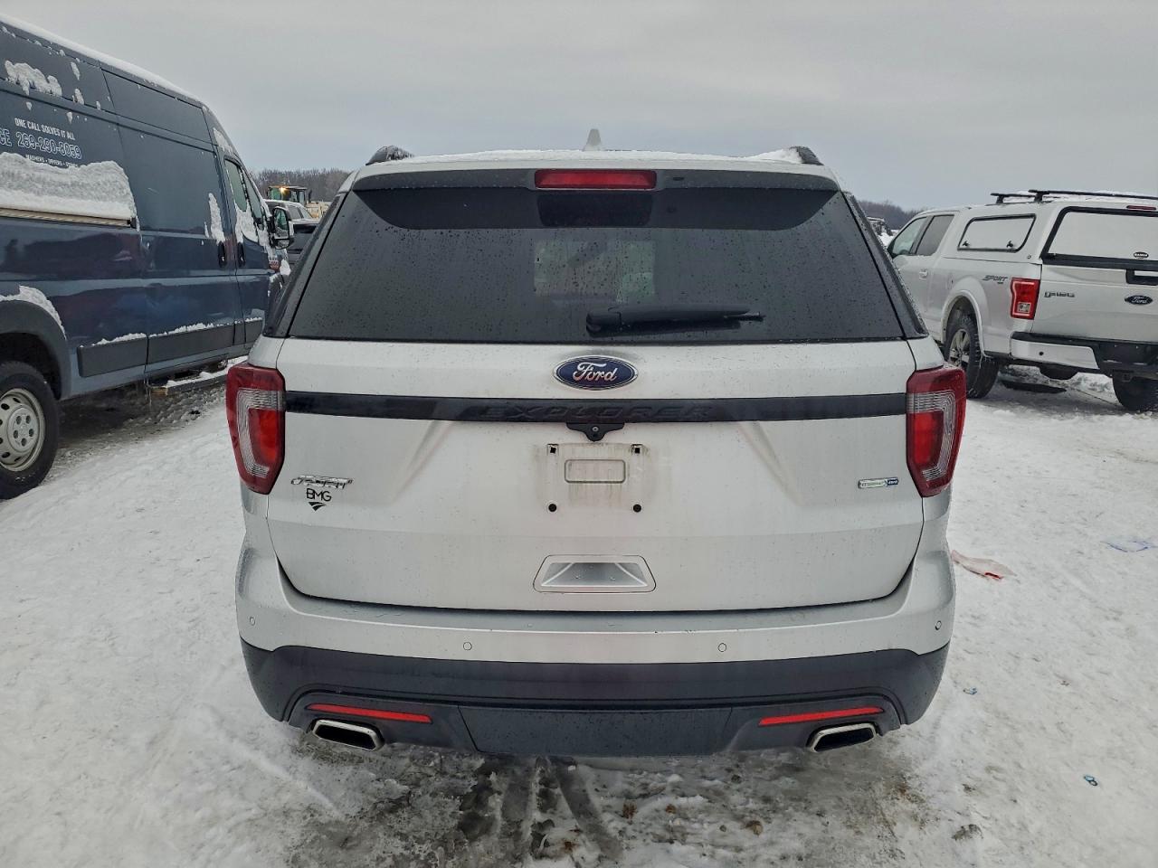 Ford Explorer Sport Image 2