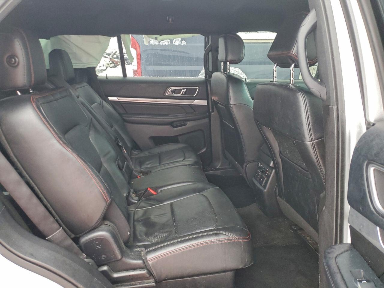 Ford Explorer Sport Image 6