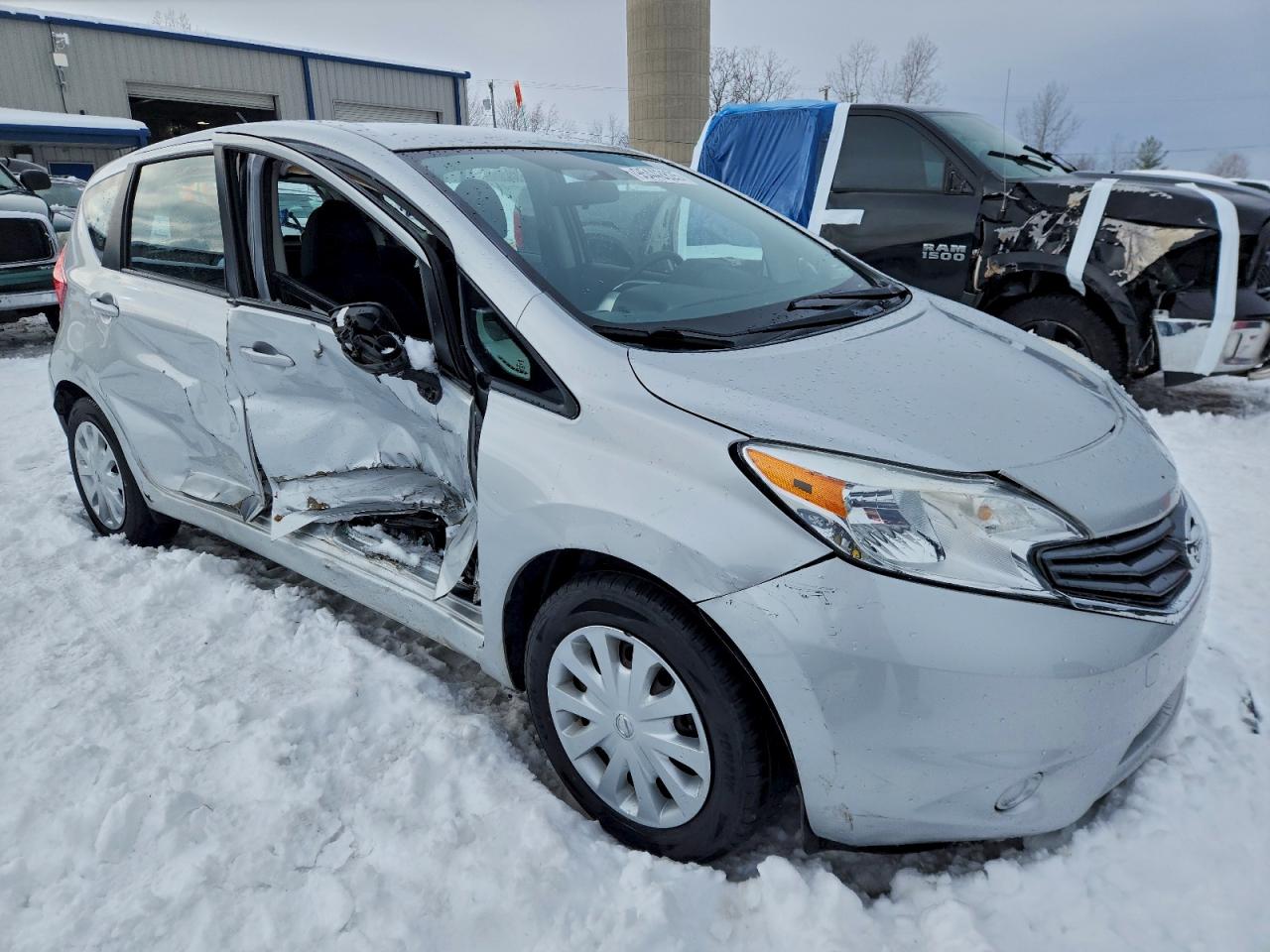 Nissan Versa S Image 4