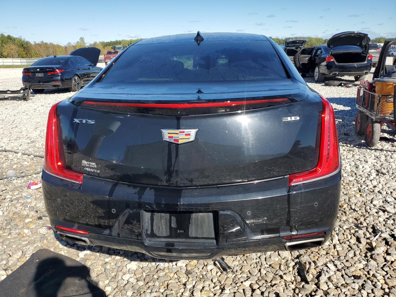Cadillac XTS Luxury Image 3