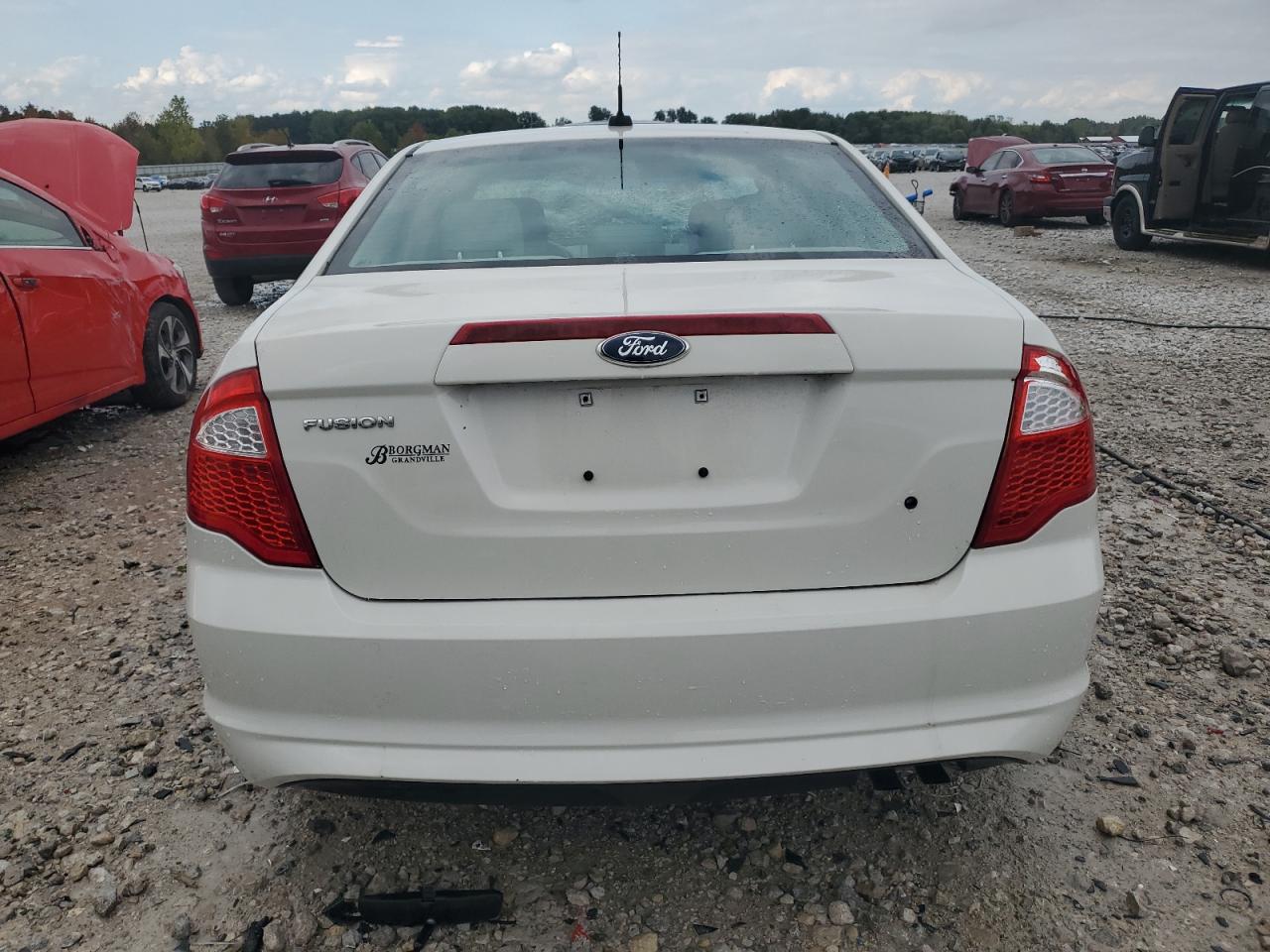 Ford Fusion S Image 6