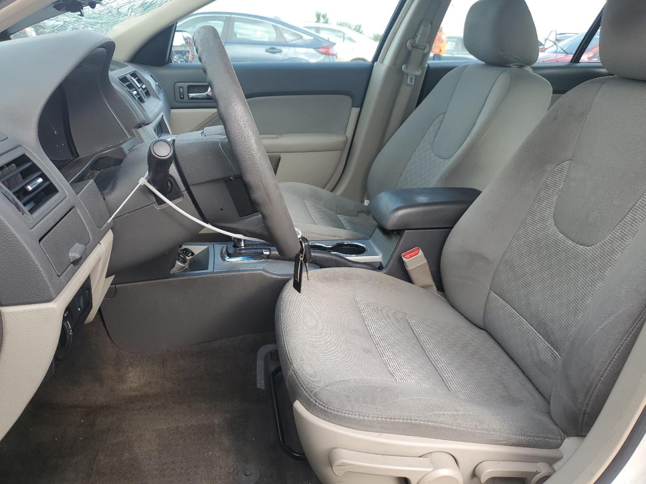 Ford Fusion S Image 12