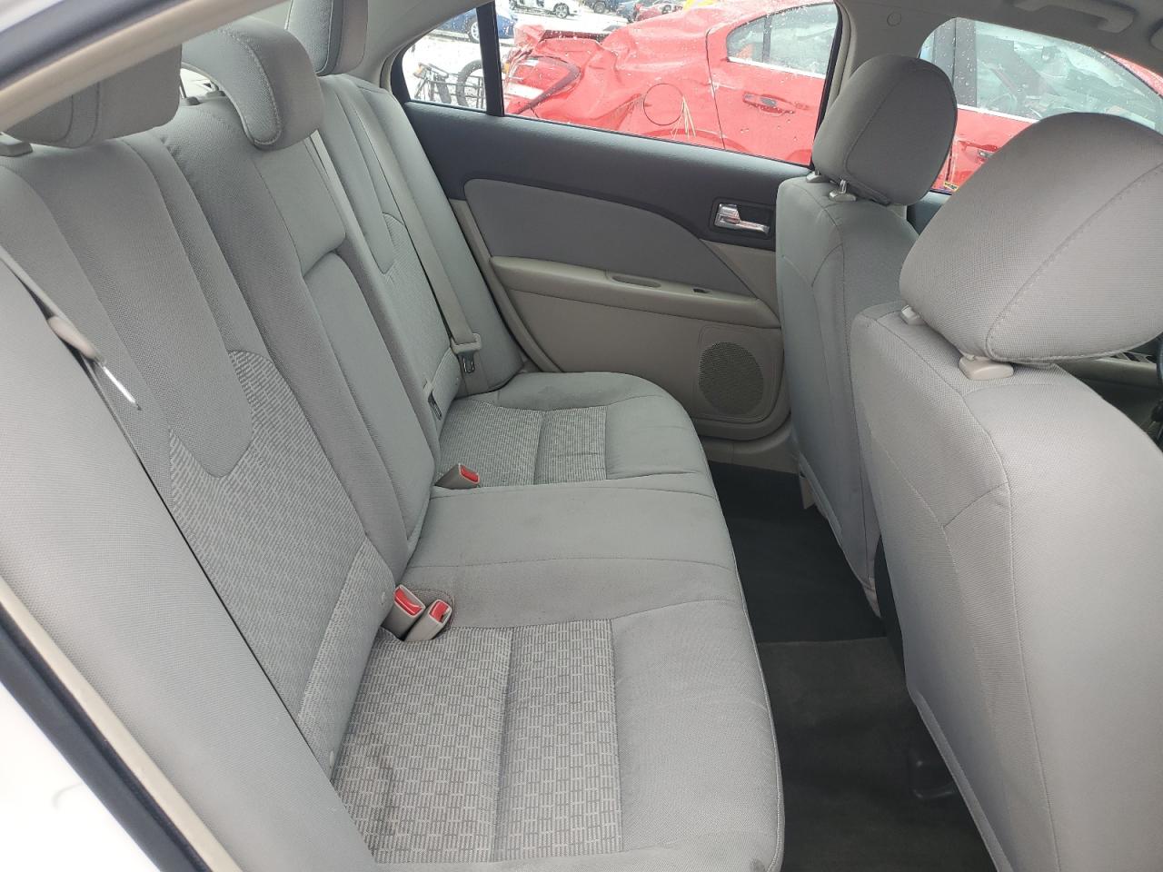 Ford Fusion S Image 5