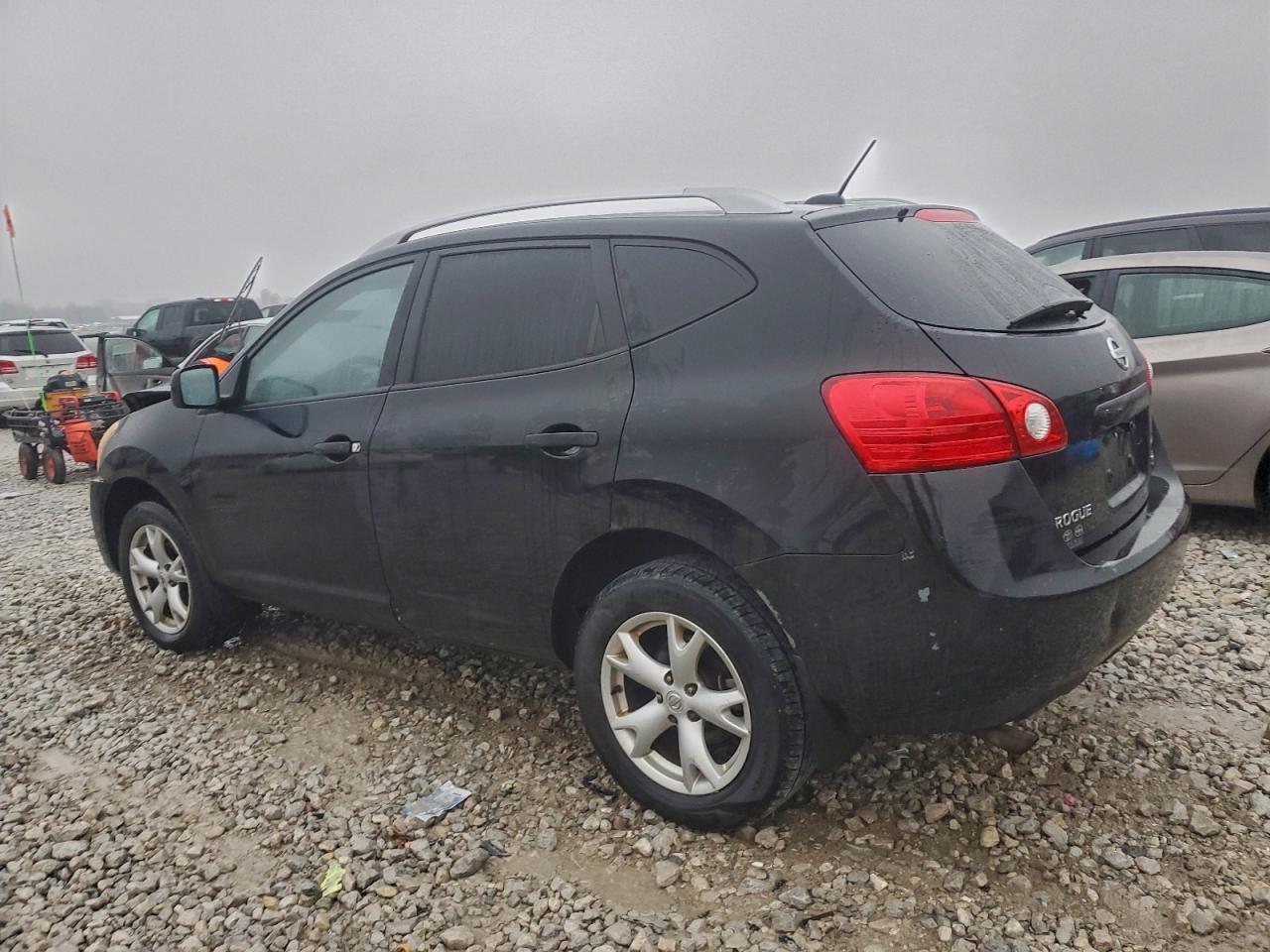 Nissan Rogue S Image 3