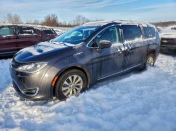  Salvage Chrysler Pacifica