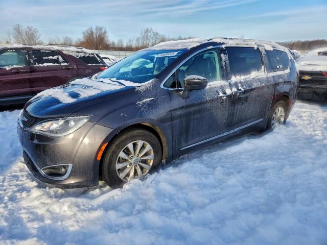  Salvage Chrysler Pacifica