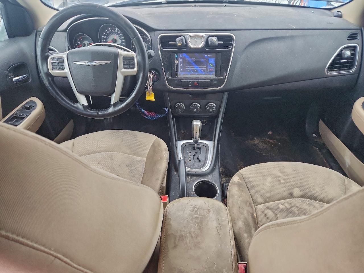 Chrysler 200 Touring Image 12