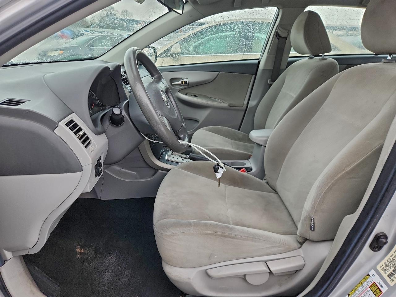 Toyota Corolla Base Image 4